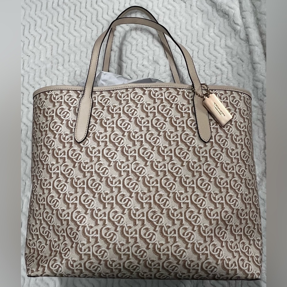 NWT Large Coach Bag, Tan/Cream